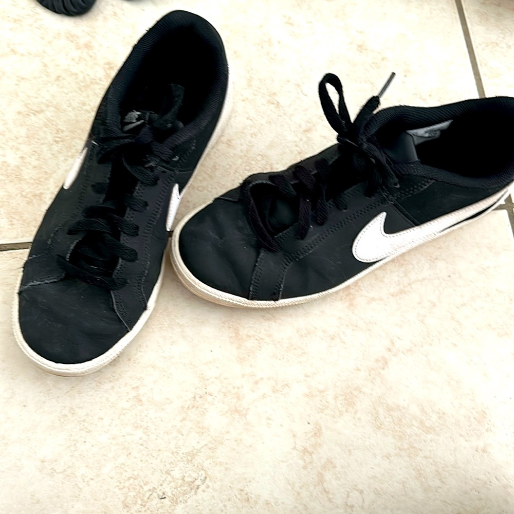 Black Nike w White Check